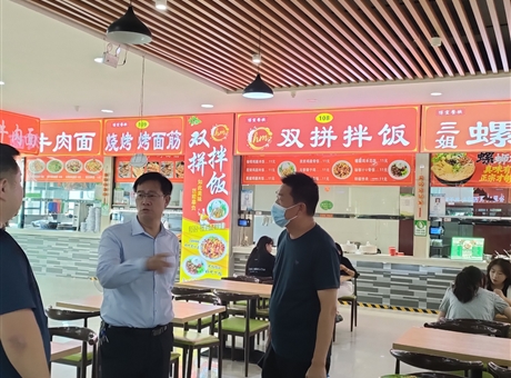 副校長深入食堂檢查指導(dǎo)，護航新生就餐“第一餐”