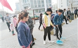 建筑工程系分團委開展“保護環(huán)境，你我同行”志愿者活動